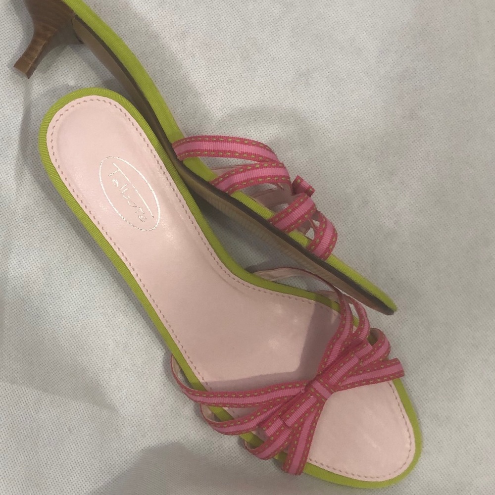 Talbots Shoe with a kitten heel